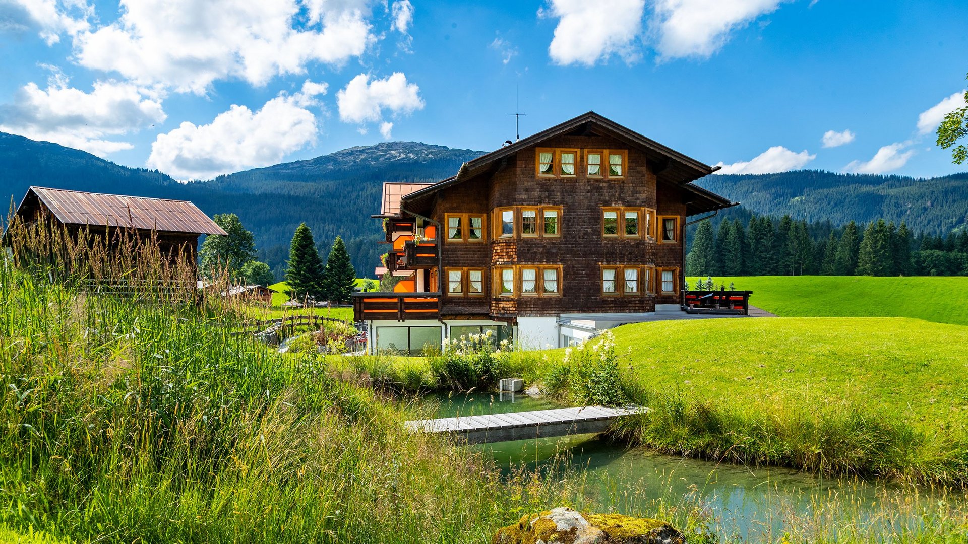 Garten und Terrasse für Wellness: Hotel im Kleinwalsertal Garten und Terrasse für Wellness: Hotel im Kleinwalsertal