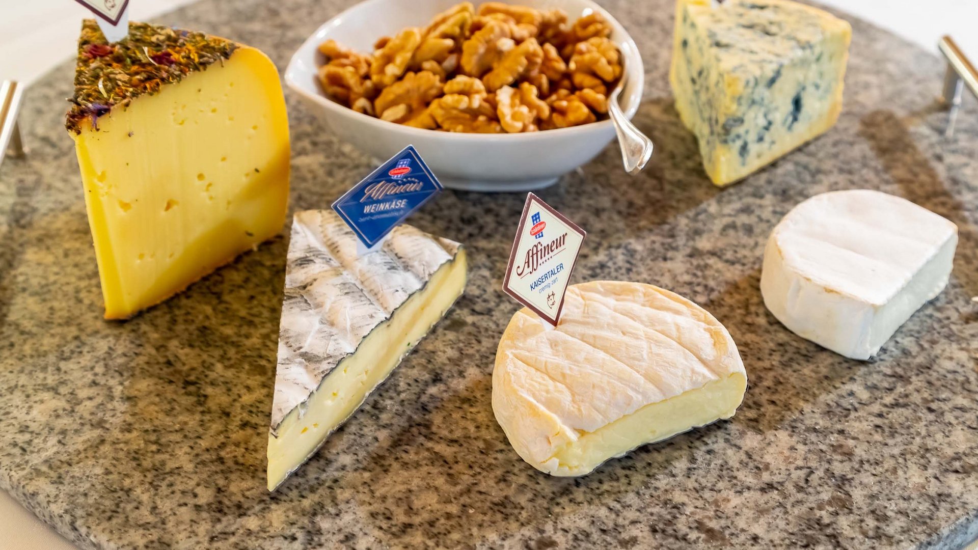 Die Küche unseres Hotels im Kleinwalsertal: 4-Sterne-Niveau Die Küche unseres Hotels im Kleinwalsertal: 4-Sterne-Niveau