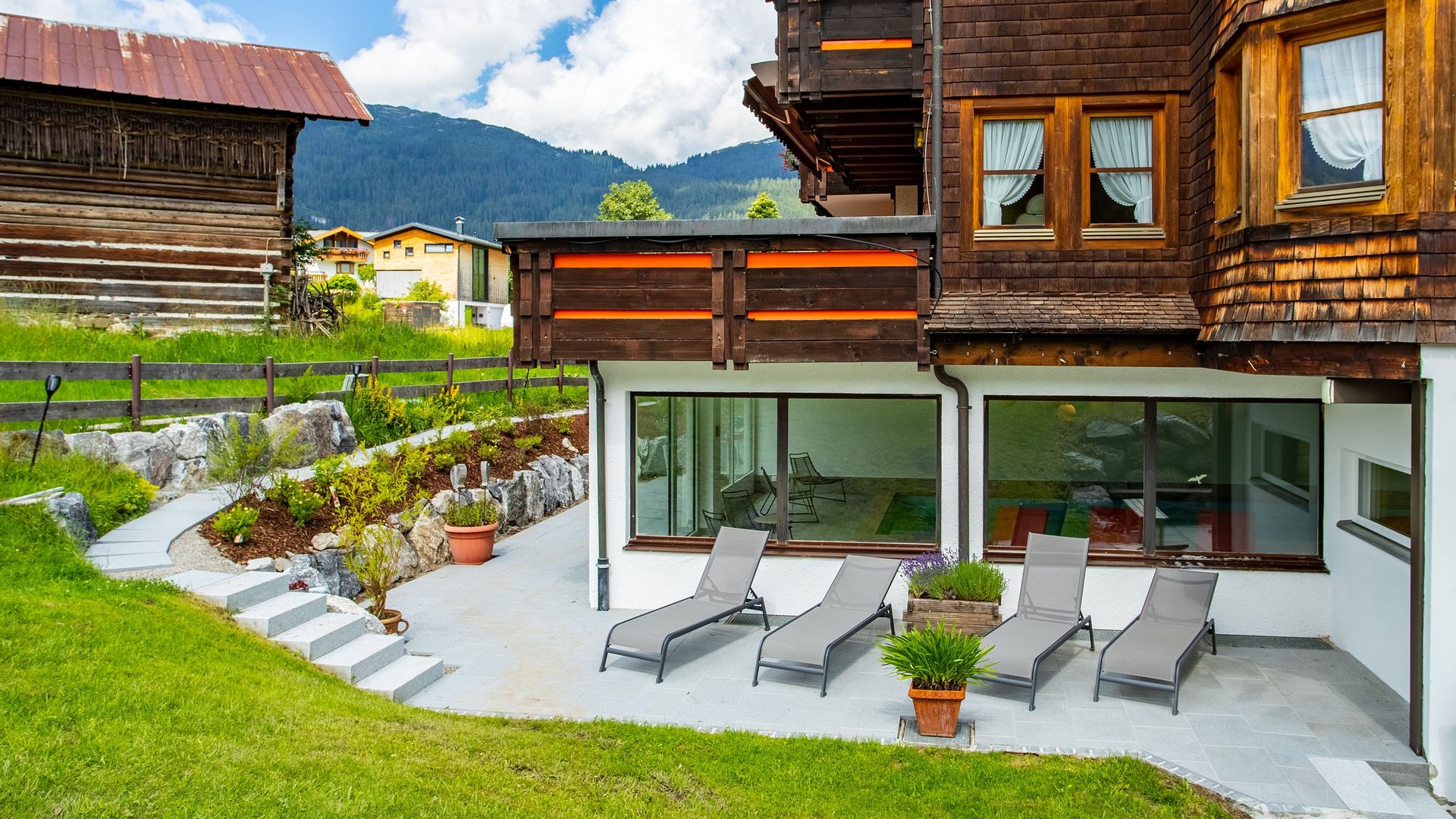 Garten und Terrasse für Wellness: Hotel im Kleinwalsertal Garten und Terrasse für Wellness: Hotel im Kleinwalsertal